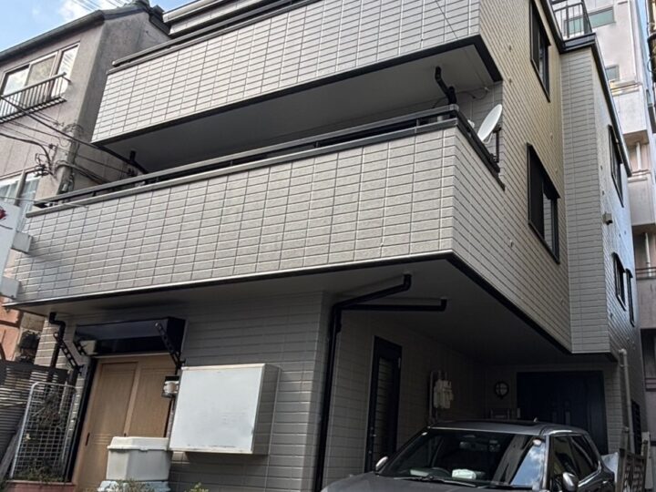外壁のツタを除去することで大切なお家の安全性や耐久性を保つことができる！！　外壁塗装・屋根塗装・防水工事　　 川口市東川口　 O様邸　｜埼玉県川口市、蕨市の外壁塗装・屋根塗装専門店カワグチペイント　口コミ評判No,1！