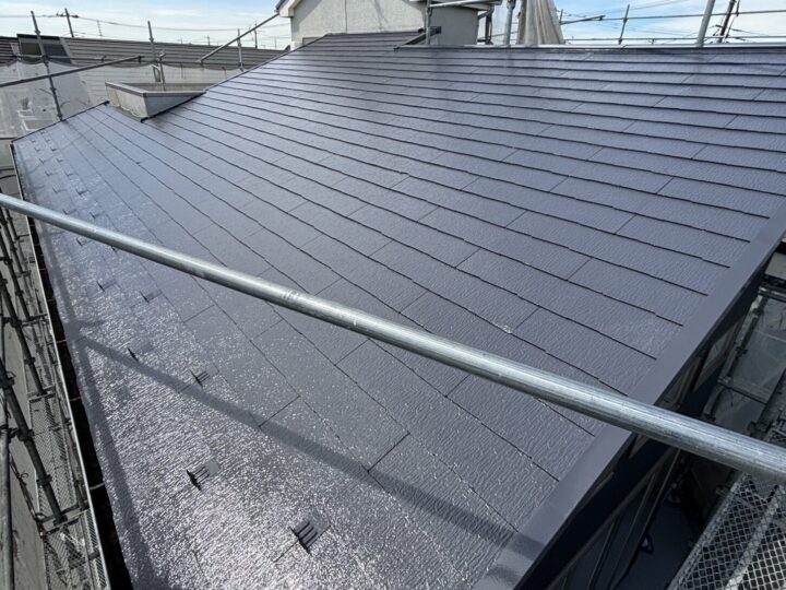 【さいたま市緑区F様邸 屋根塗装工事】落ち着いた色合いで屋根全体が見違えるほどきれいになりました！！