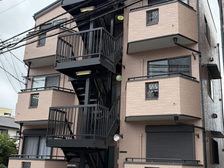 【川口市東川口 O様アパート 外壁塗装・屋根カバー工法・防水塗装工事】外観すべてリフォームすることで資産価値を守る、これから先も安心な建物になりました！